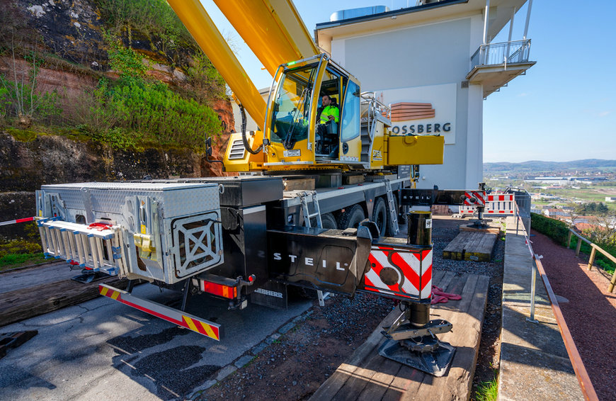 Liebherr LTM 1150-5.3 allows hotel to stay open during construction work